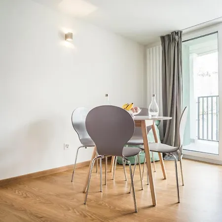 Aparthotel Leman 11